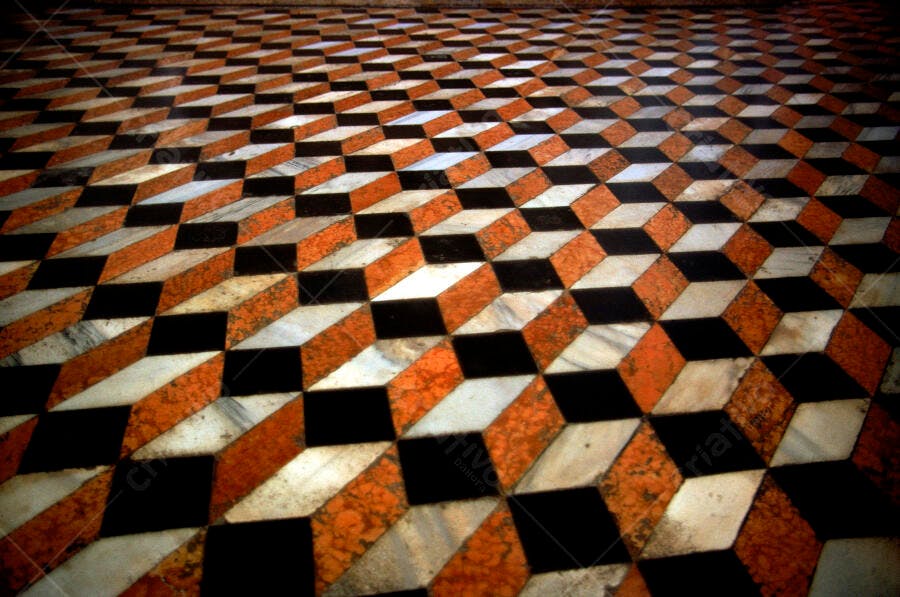 Piso de mármore com padrão tridimensional