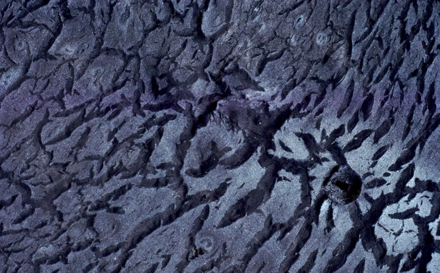 Textura Abstrata em Tons de Cinza e Roxo
