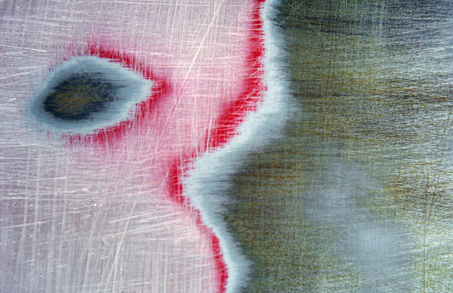 Textura Abstrata em tons Vermelho Cinza e Prata