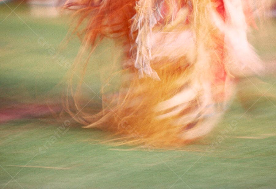 Dança indígena cores quentes movimento