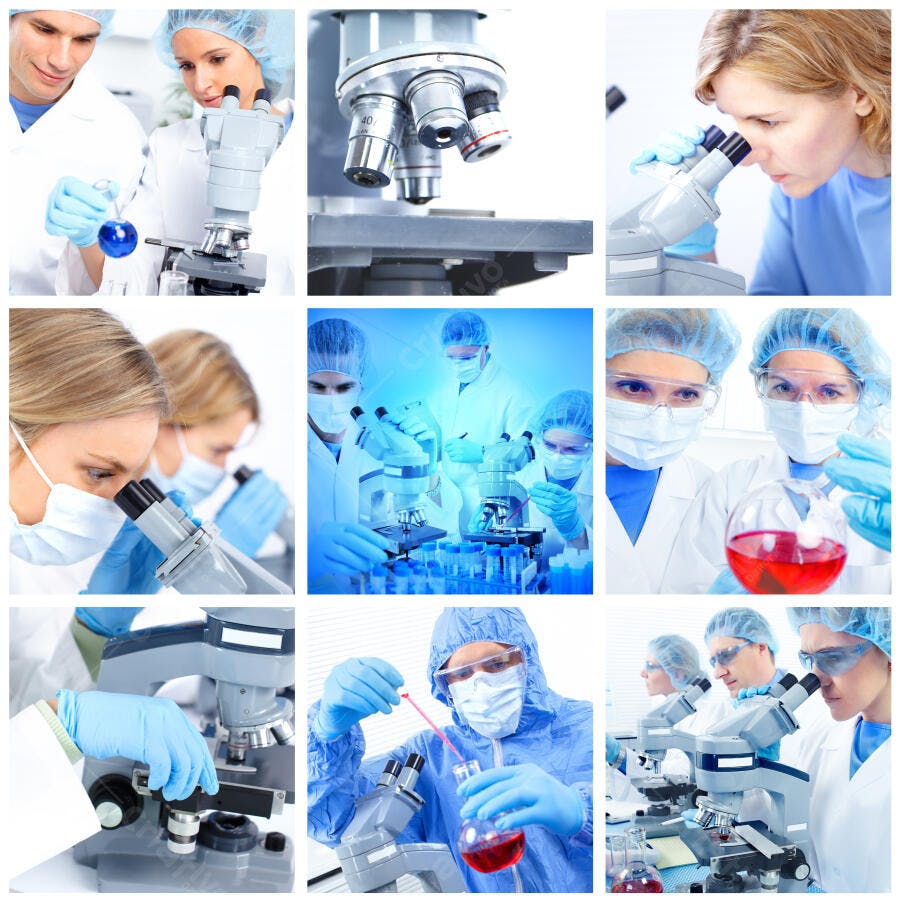 Cientistas em laboratório pesquisando com microscópios