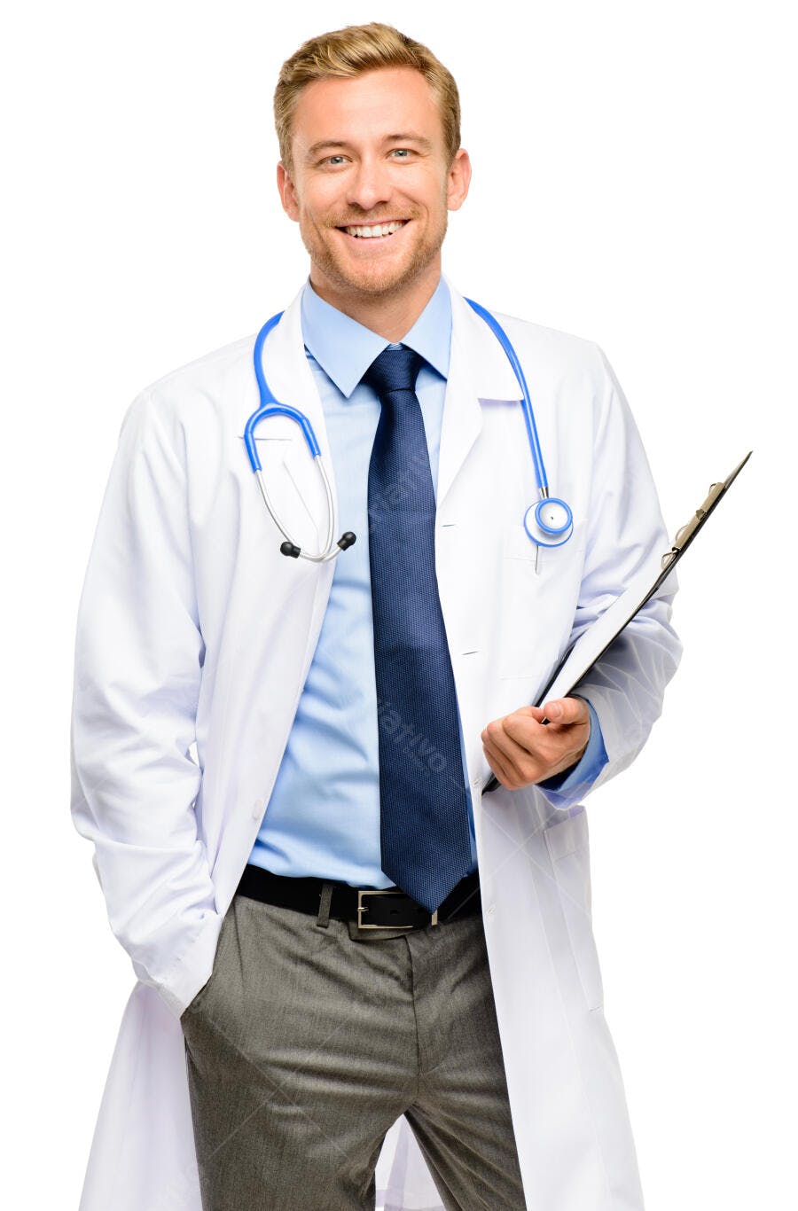 Médico sorridente com prancheta