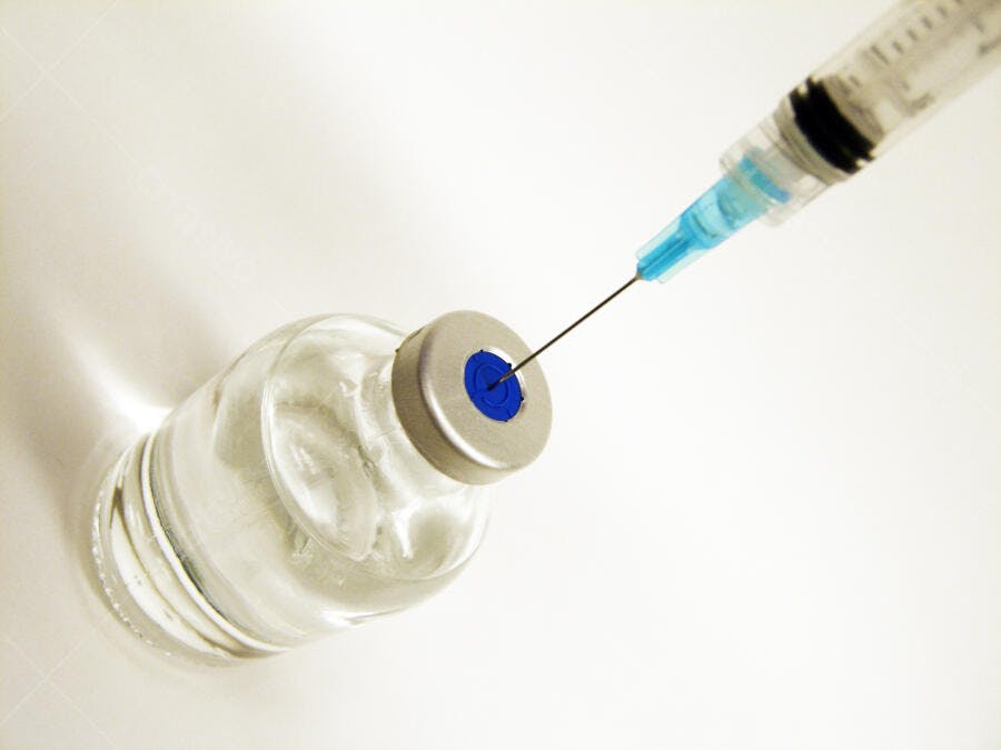 Seringa e frasco de injeção médica