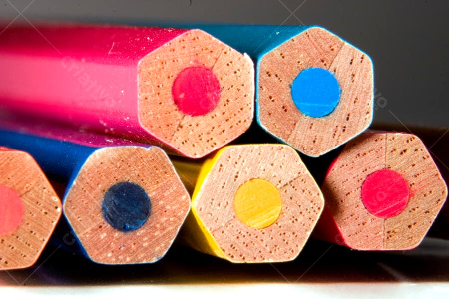 Lápis coloridos agrupados detalhe