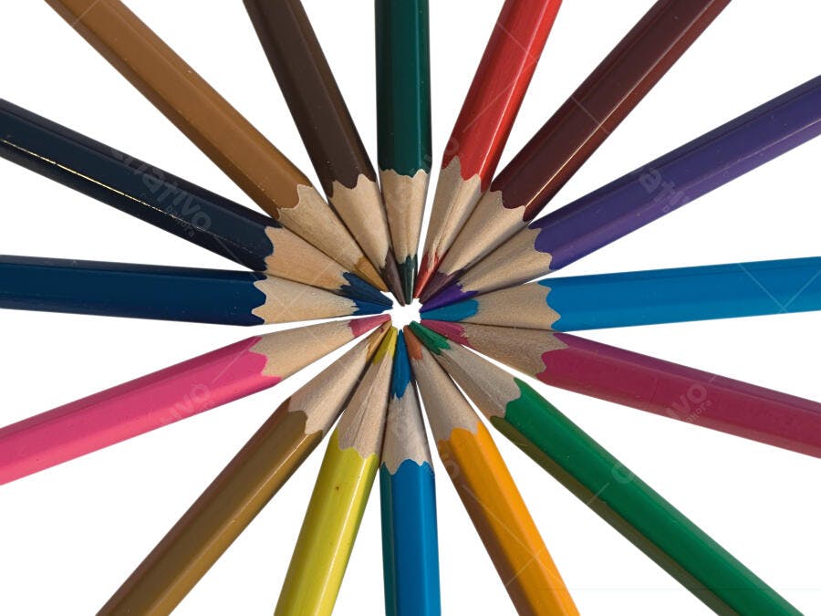 Lápis de cor formando círculo colorido