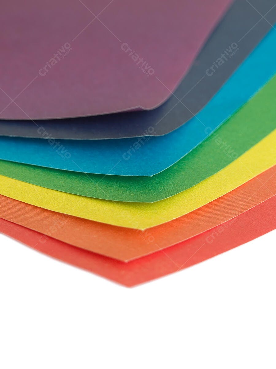 Folhas de papel em degradê arco-íris