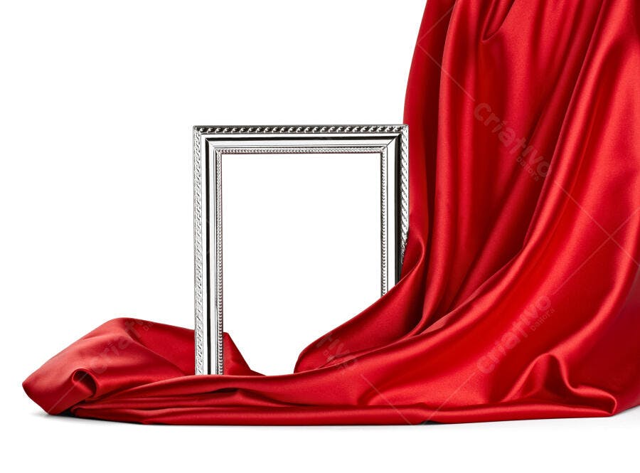 Moldura prata em tecido vermelho