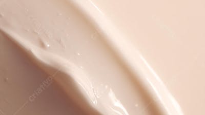 Macro de alta resolução de uma textura de creme sobre fundo branco, transmitindo limpeza e sofisticação 
