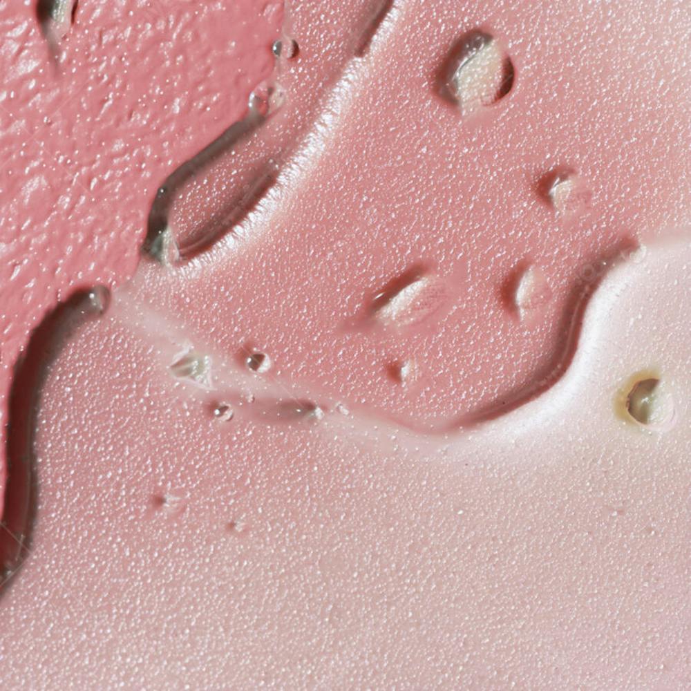 Textura suave com brilho natural, inspirada em pele hidratada e saudável, ideal para produtos de skincare 