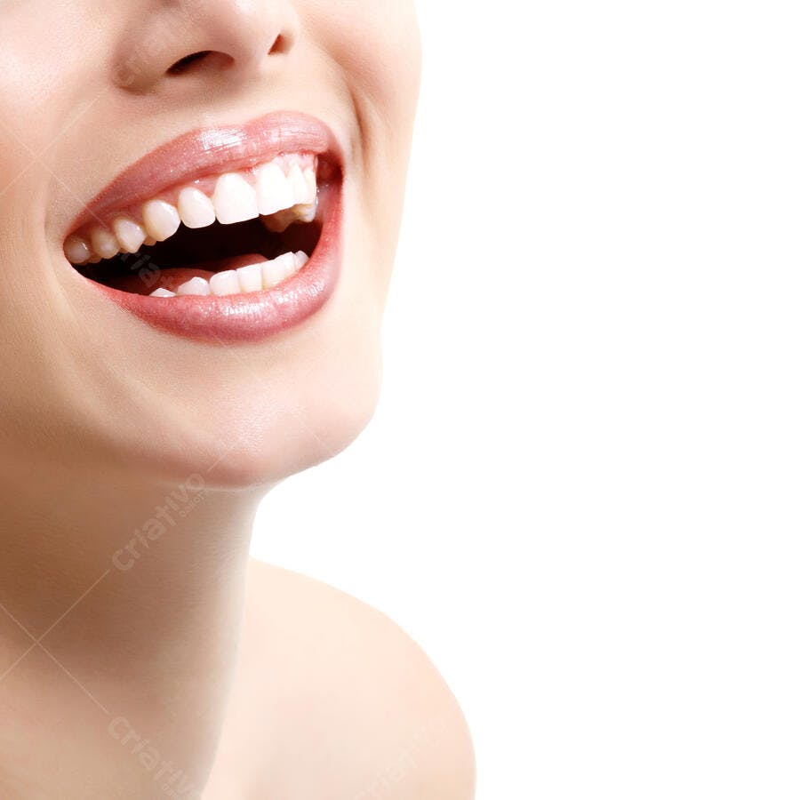Sorriso radiante mulher pele clara dentes brancos