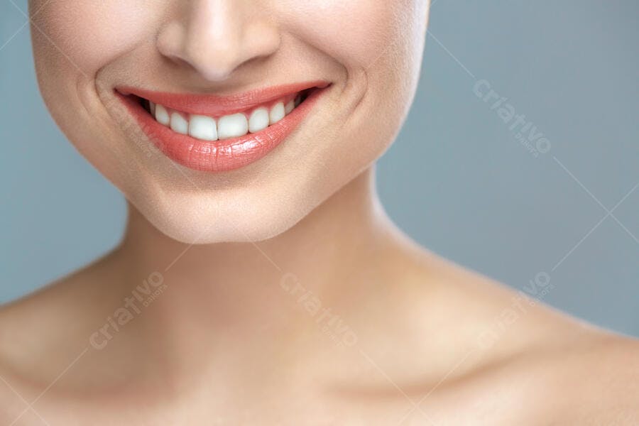 Sorriso radiante com batom pêssego