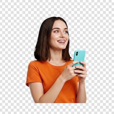 Uma mulher caucasiana ela segura um smartphone olhando para cima com uma expressão alegre