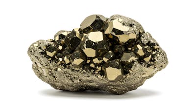 Espécime Mineral de Pirita com Formações Cristalinas Metálicas de Ouro
