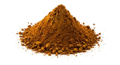Cone de cúrcuma em pó com textura laranja dourada
