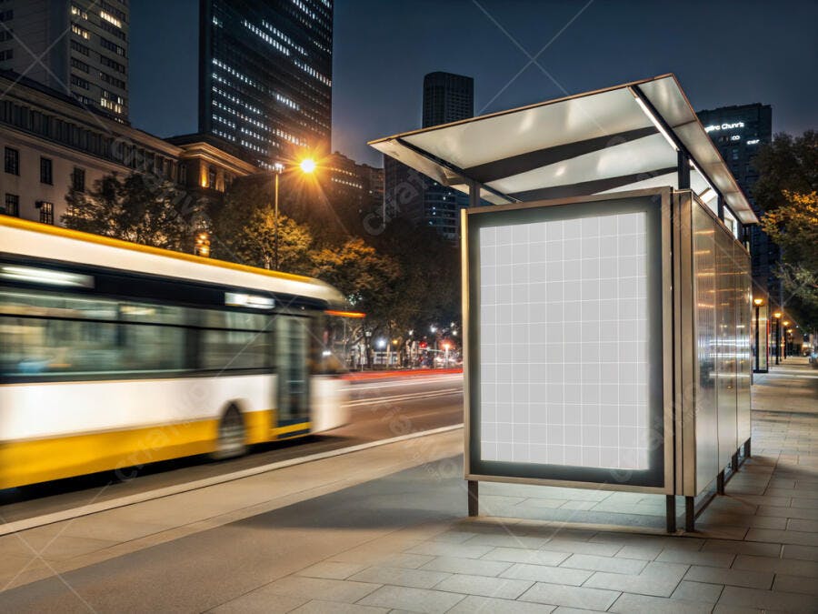 Mockup de Anúncio em Ponto de Ônibus Noturno