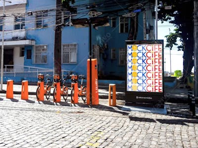 Mockup realista de tela digital - Estação de bicicleta