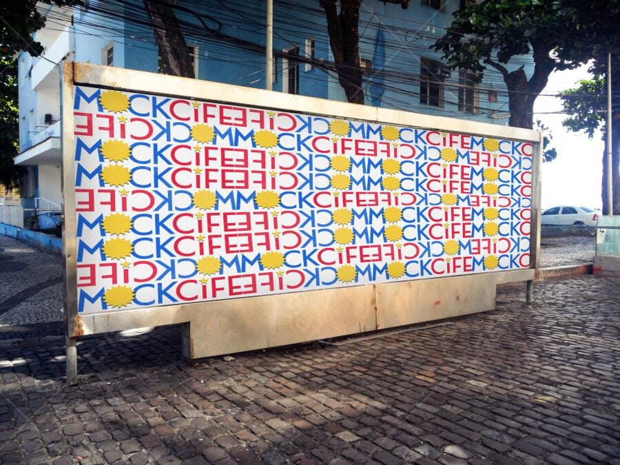 Outdoor Publicitário Padrão para Campanhas de Verão PSD Editável