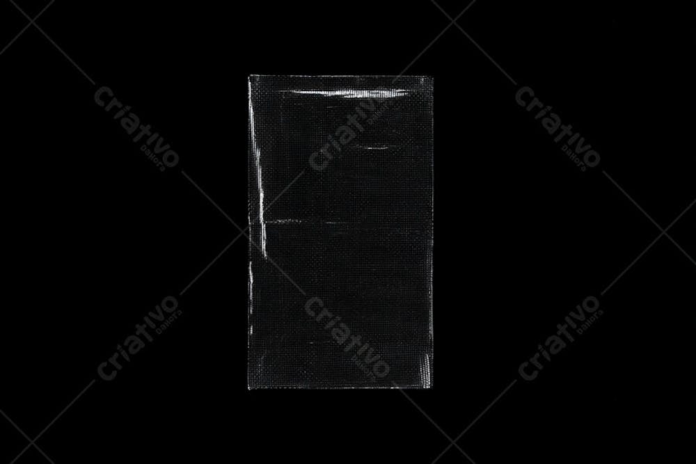 Overlay de plástico sobre fundo escuro