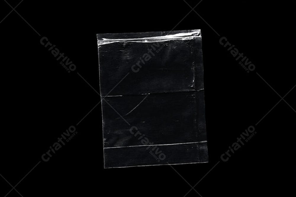 Overlay de plástico sobre fundo escuro
