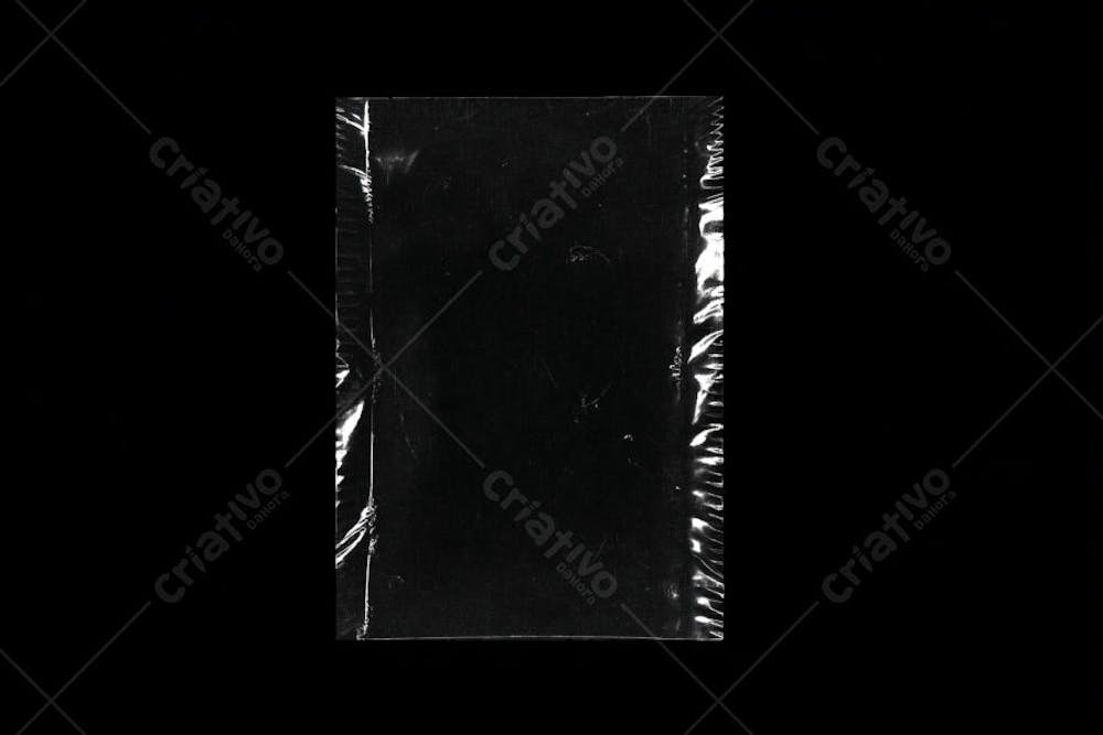 Overlay de plástico sobre fundo escuro