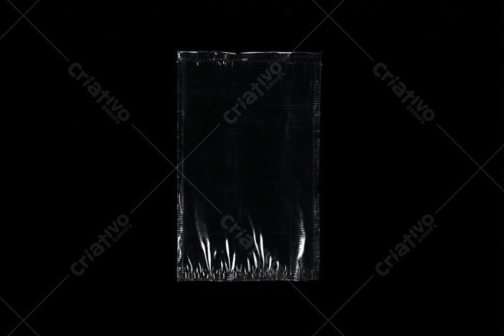 Overlay de plástico sobre fundo escuro