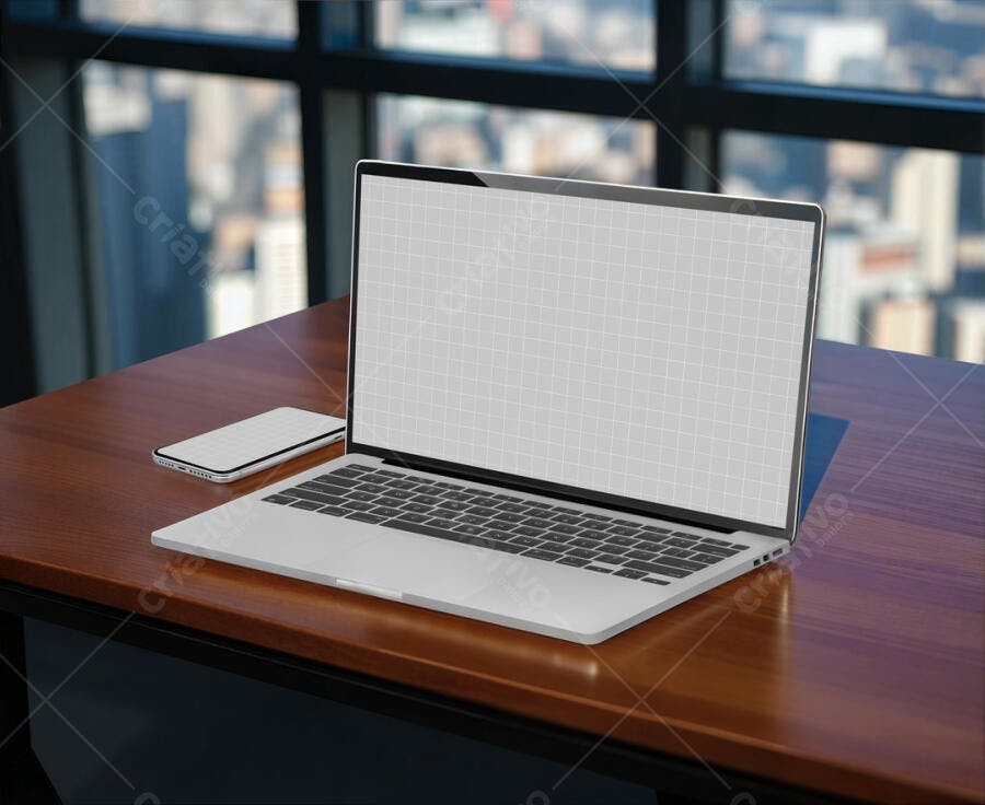 Mockup Notebook e Smartphone Moderno em Mesa de Madeira