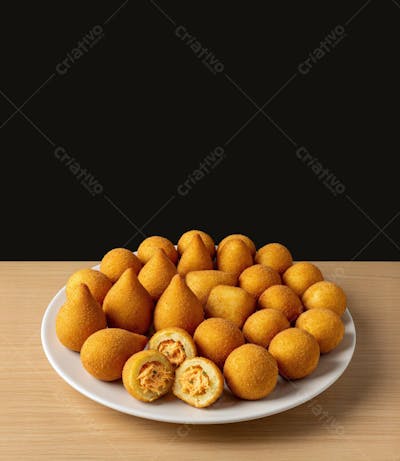 Porção de Mini Salgados com Coxinha Bolinho de Queijo e Risole