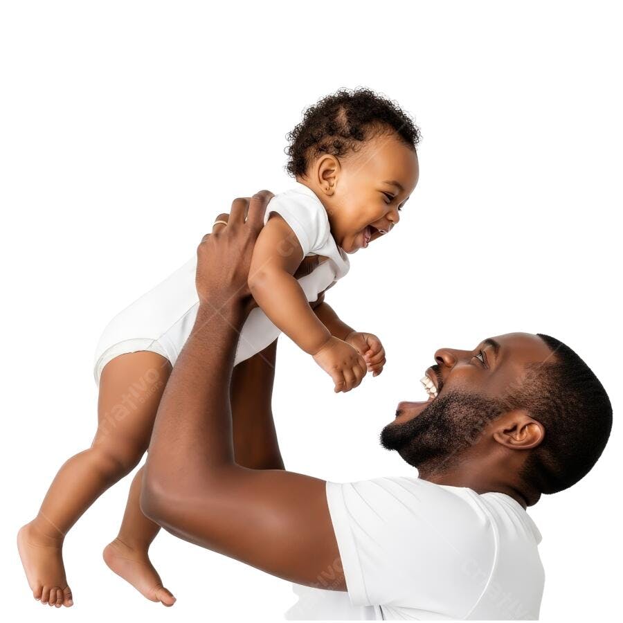 Pai negro alegre levantando seu bebê