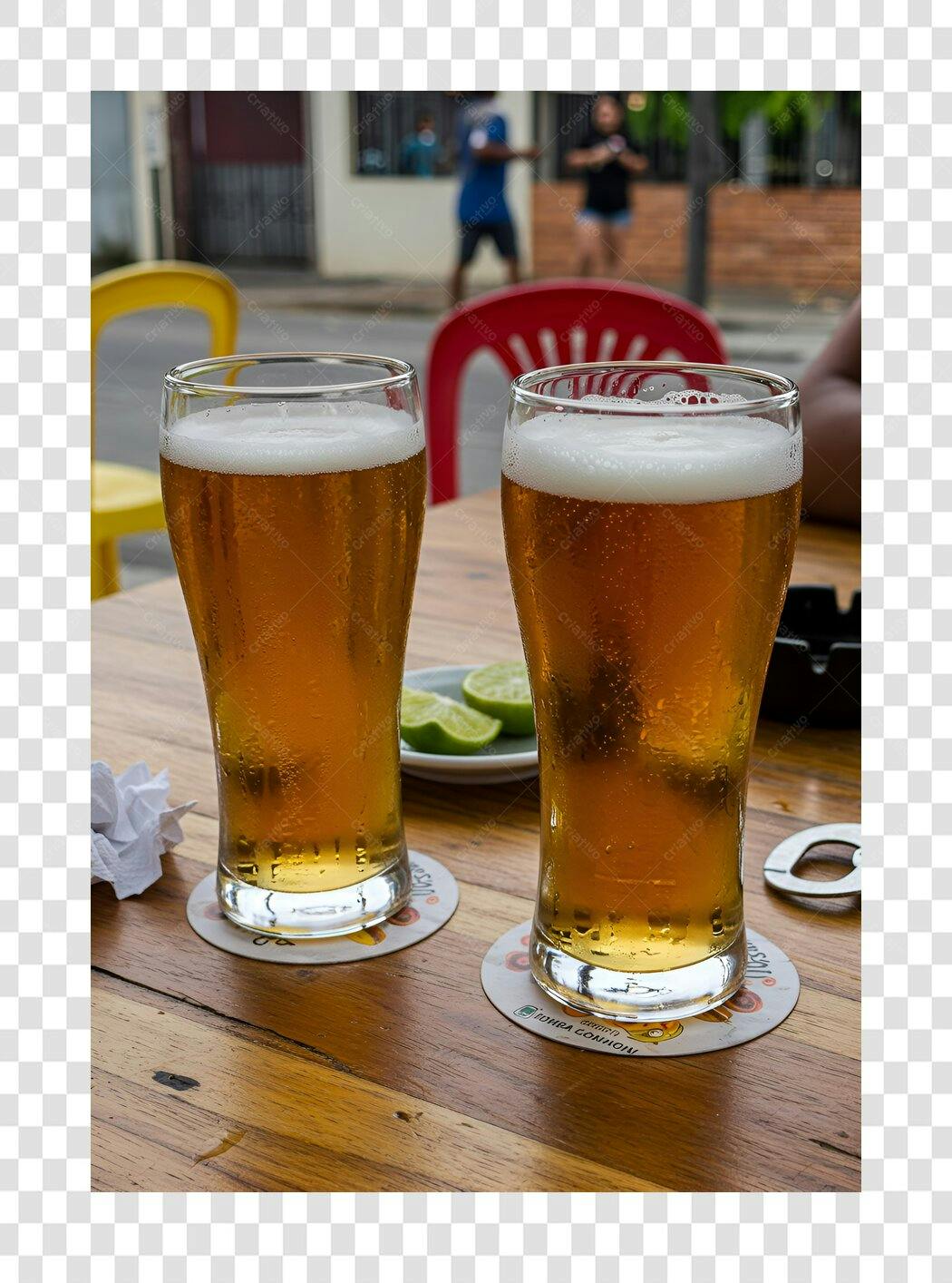Duas Cervejas Geladas em Mesa de Bar