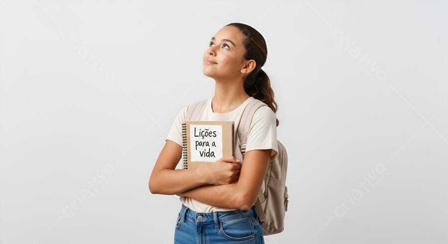 Adolescente sonhadora com caderno Lições para a Vida