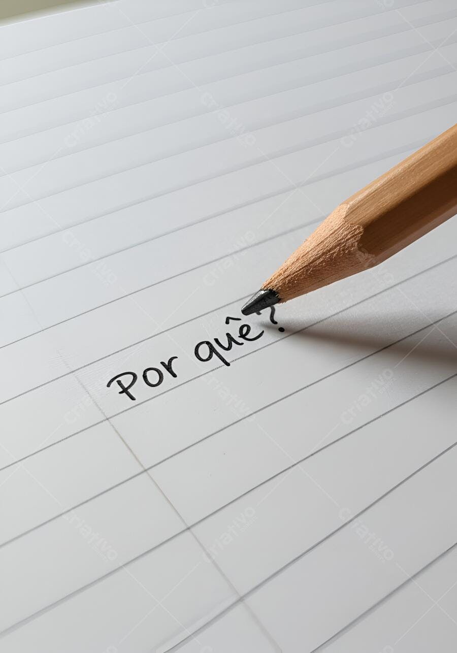 Lápis escrevendo Por Que em caderno