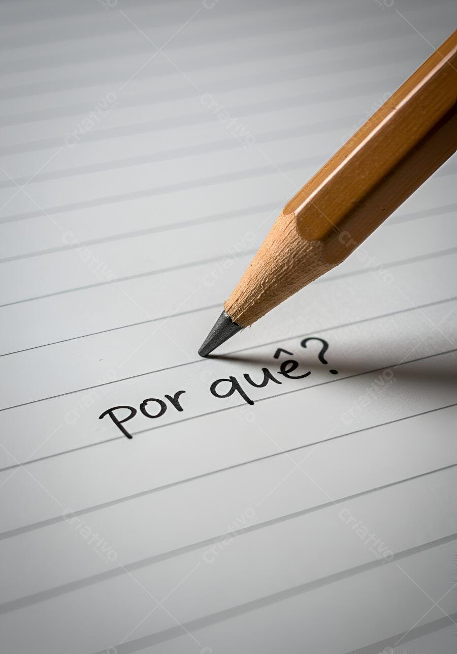 Lápis escrevendo Por Que em caderno