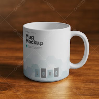 Mockup Realista de Caneca em Mesa de Madeira