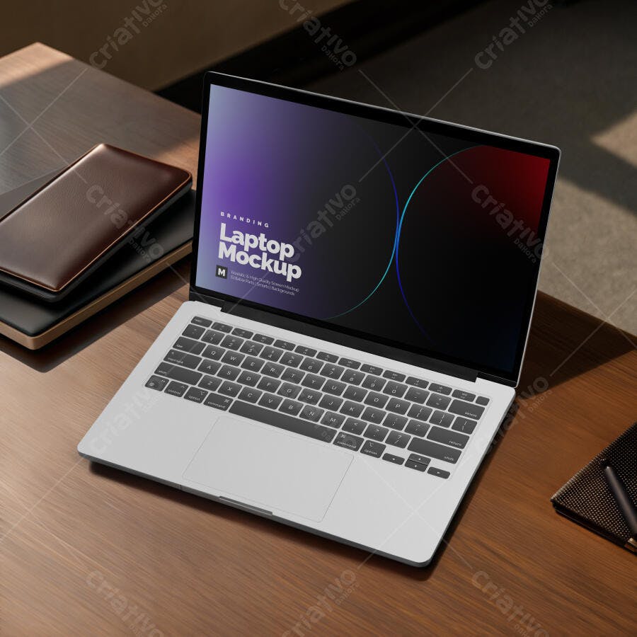 Mockup de Notebook Moderno em Mesa de Madeira