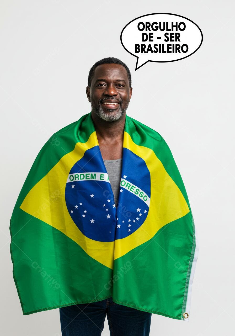 Homem negro com bandeira brasileira sorrindo