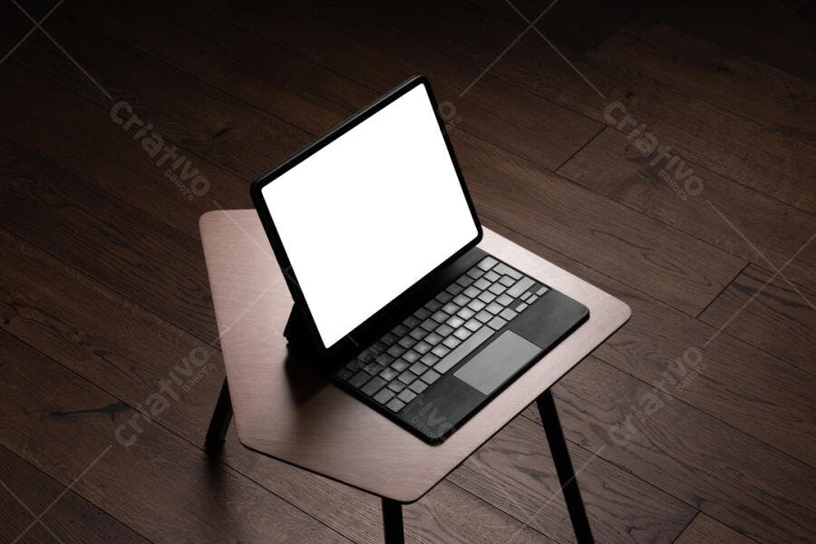 Mockup Tablet com Teclado PSD Editável