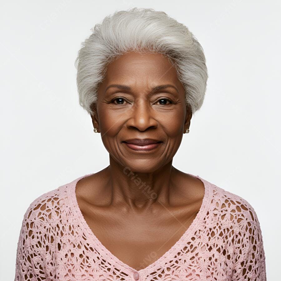 Retrato mulher negra idosa cabelos grisalhos