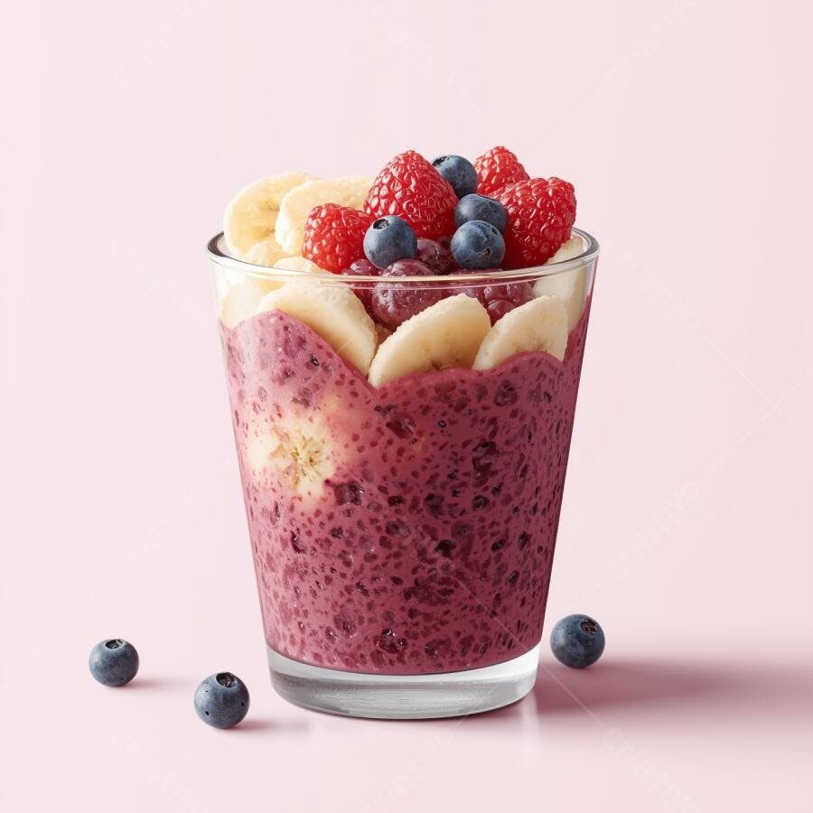 Smoothie de frutas vermelhas com banana
