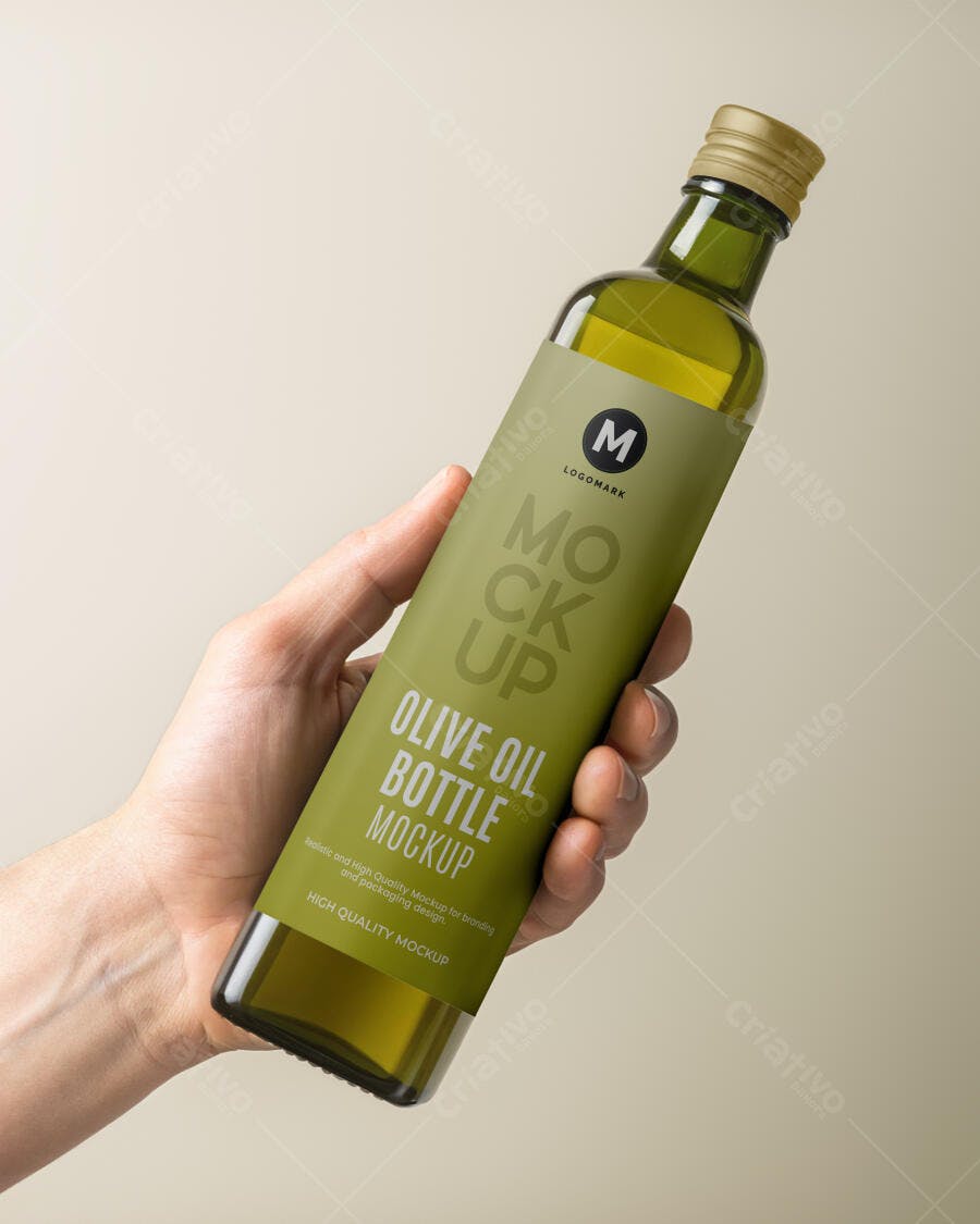 Mockup de Garrafa de Azeite Realista em Mão