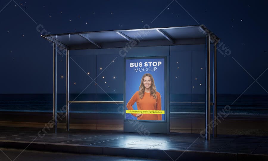 Mockup de Outdoor em Ponto de Ônibus Noturno, Mulher Sorrindo, Tons Azuis Laranja