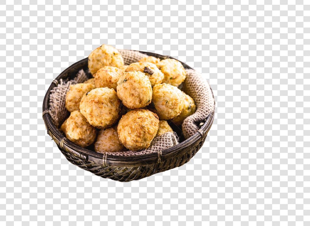 Salgado Bolinhos Dourados Crocantes em Cesta de Vime PNG com fundo transparente