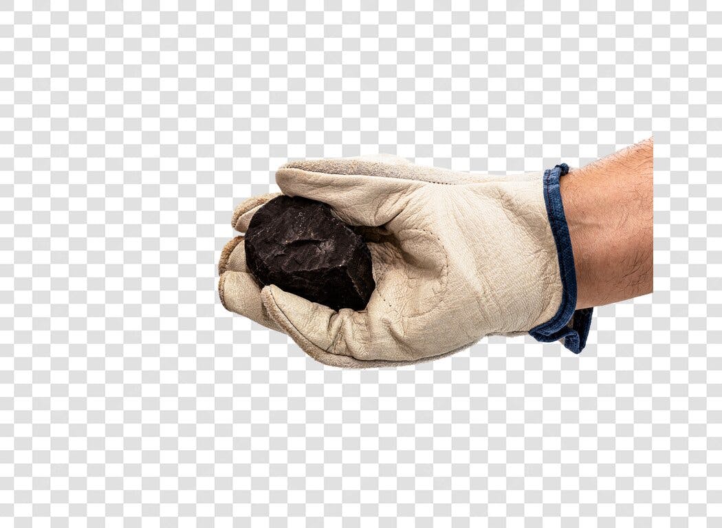 Imagem Mão Enluvada Segurando Carvão Mineral para Indústria PNG com fundo transparente