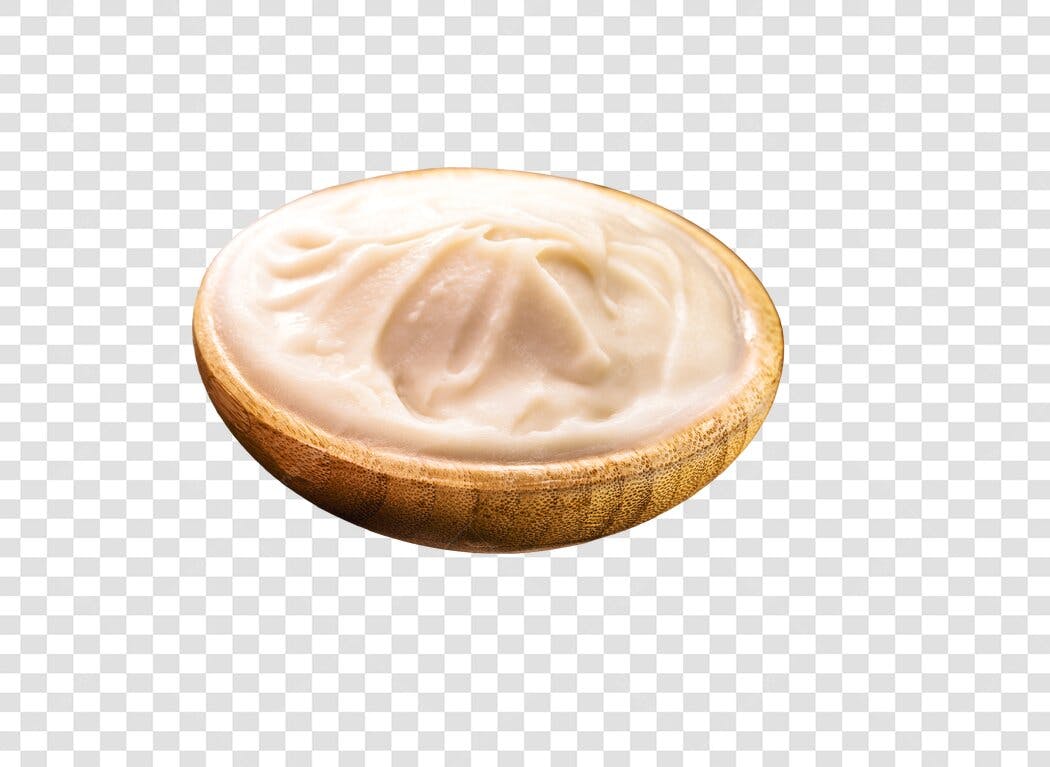 Tigela de madeira com creme branco para beleza ou culinária PNG com fundo transparente