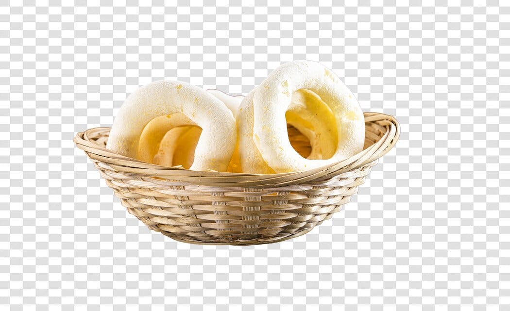 Biscoitos de Polvilho Amarelos em Cesta de Vime PNG com fundo transparente