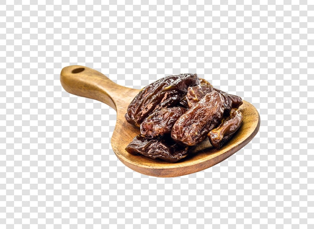 Alimento Tâmaras Secas na Colher de Pau Marrom PNG com fundo transparente