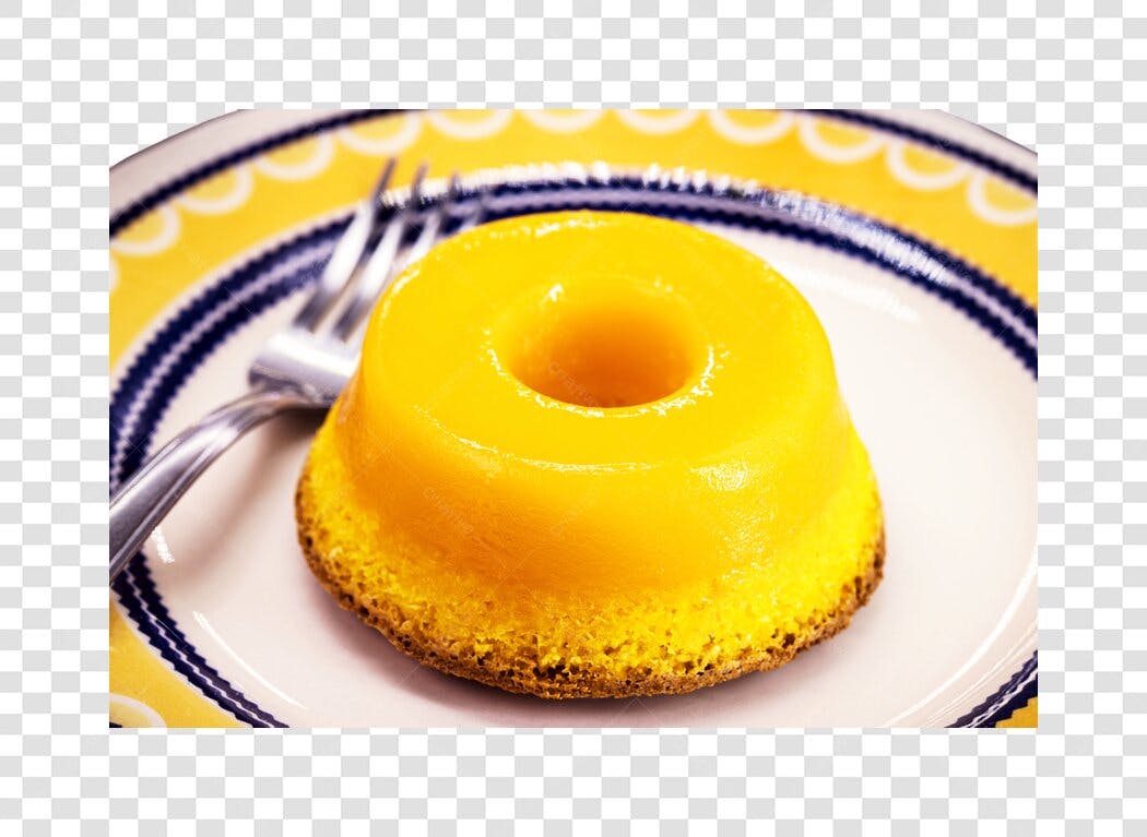 Culinária Doce Pudim de Quindim Amarelo em Prato com Garfo PNG com fundo transparente