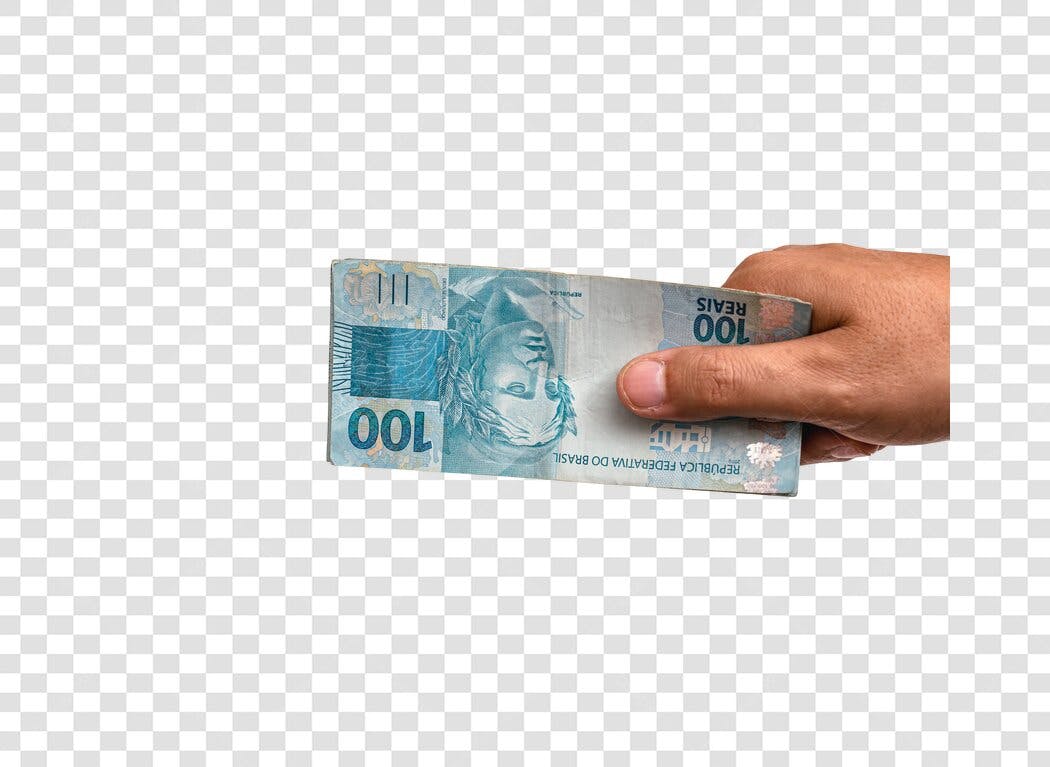 Dinheiro nota de 100 Reais em mão para pagamentos e economia PNG com fundo transparente