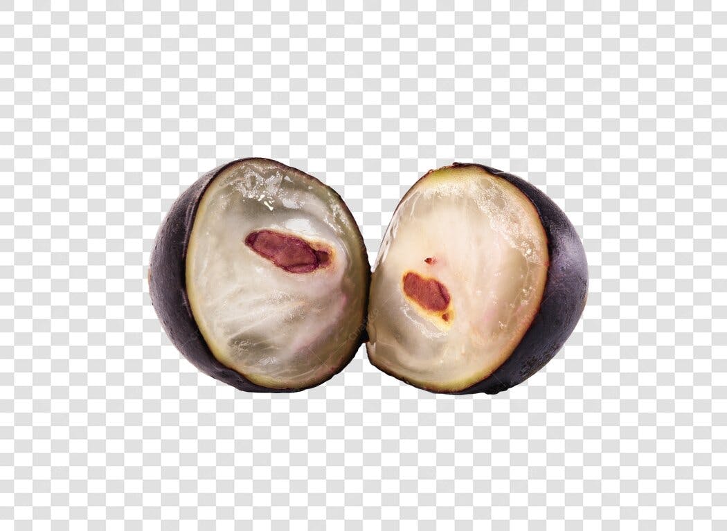 Imagem de Fruta Escura Cortada ao Meio Polpa Clara e Semente PNG com fundo transparente