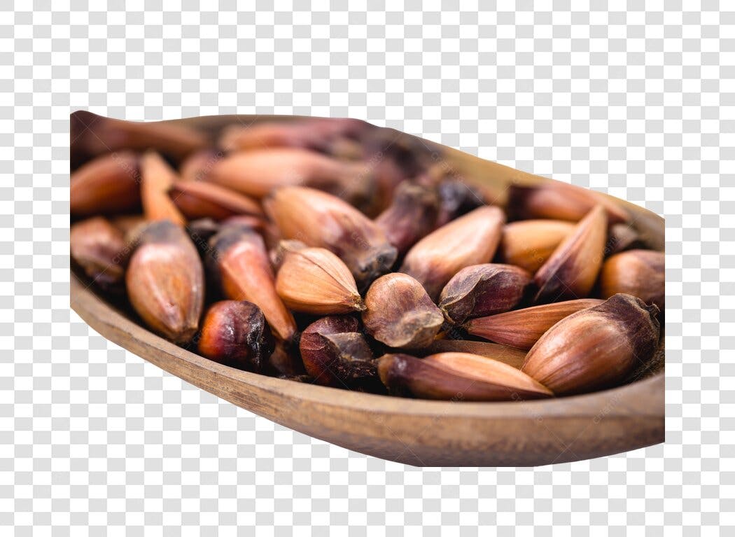 Ingrediente Culinário Pinhões na colher de madeira PNG com fundo transparente