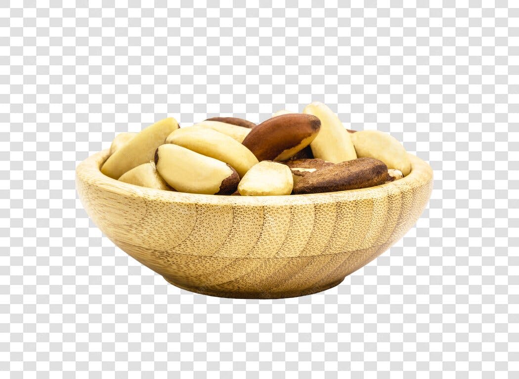 Imagem de Produto Castanhas do Pará tigela madeira marrom claro creme PNG com fundo transparente